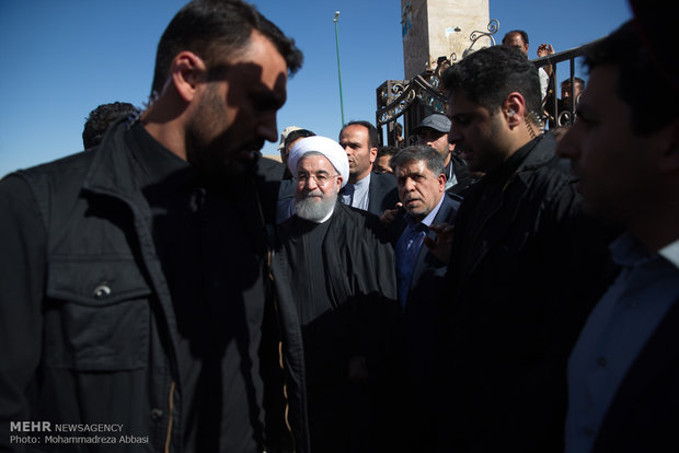 Rouhani visits quake-hit areas in Kermanshah