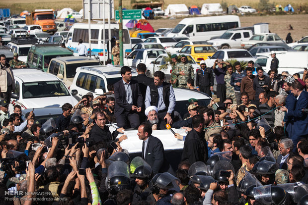 Rouhani visits quake-hit areas in Kermanshah