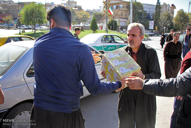 ارسال کمک های مردمی شهرستان جوانرود به مناطق زلزله زده