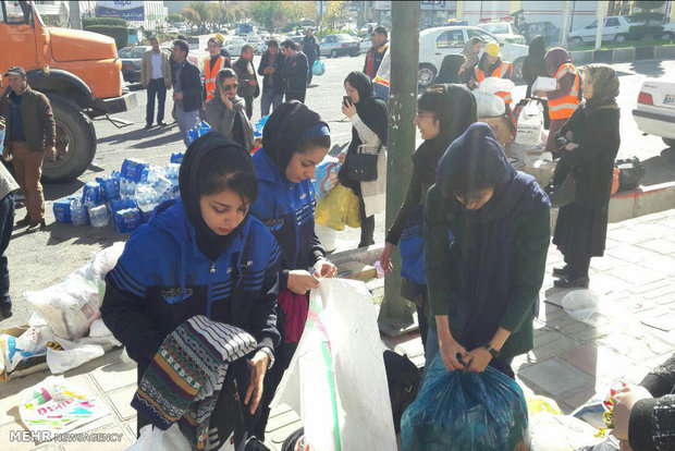 جمع آوری کمک های مردمی مناطق مختلف کردستان برای مناطق زلزله زده