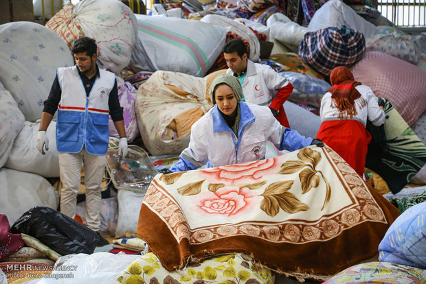 İran'ın dört bir yanından depremzedelere uzanan yardım eli