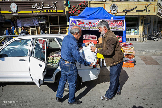 İran'ın dört bir yanından depremzedelere uzanan yardım eli