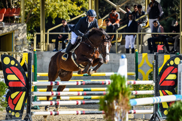 Show Jumping Premier League underway in Tehran