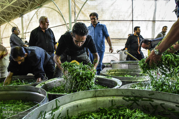 طبخ 84 هزارکیلوگرم آش نذری در شیراز