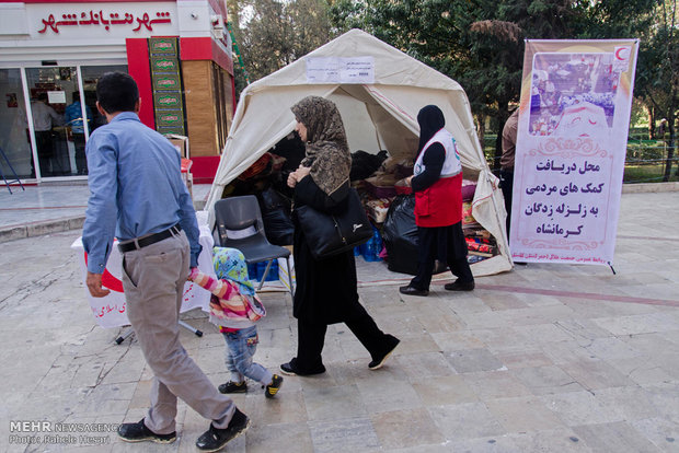 Iranians collect for quake hit compatriots