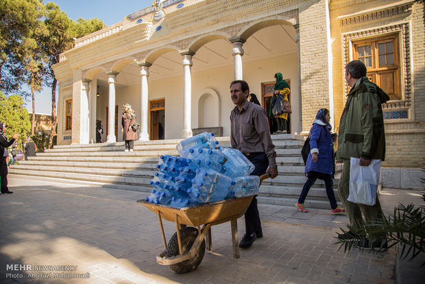 Zoroastrians send aid to quake-hit fellow Iranians