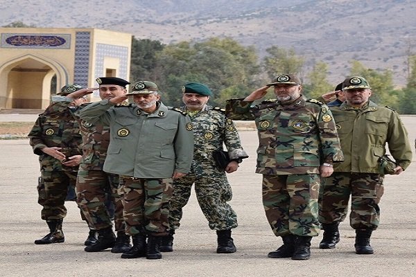 بازدید مجدد فرمانده ارتش از مناطق زلزله‌زده کرمانشاه 