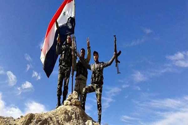 شام کے علاقہ مشرقی قلمون پر شامی پرچم نصب/قلمون سے دہشت گردوں کا خاتمہ