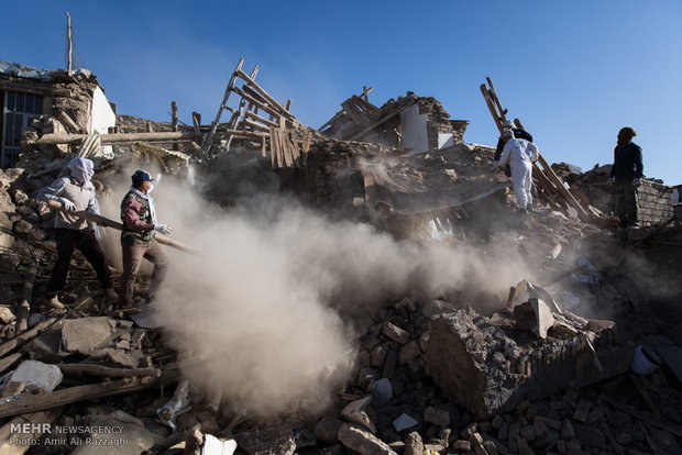 İran depreminden son manzaralar