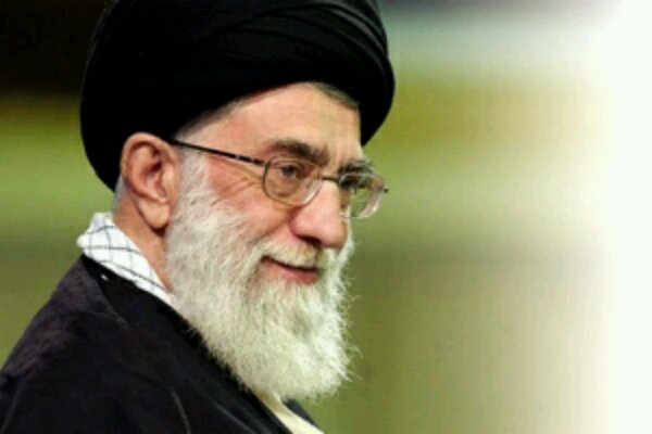 قائد الثورة الاسلامیة یتفقد المناطق المتضررة من الزلزال الاخیر