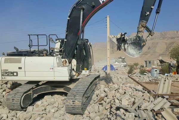 ۱۰۰ روستای زلزله زده از لاشه دام‌های تلف شده پاکسازی شد