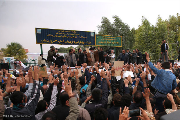 حضور رهبر معظم انقلاب اسلامی در مناطق زلزله زده استان کرمانشاه