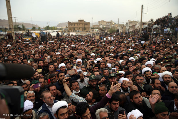 حضور رهبر معظم انقلاب اسلامی در مناطق زلزله زده استان کرمانشاه