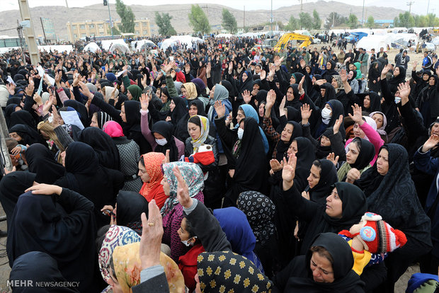 حضور رهبر معظم انقلاب اسلامی در مناطق زلزله زده استان کرمانشاه