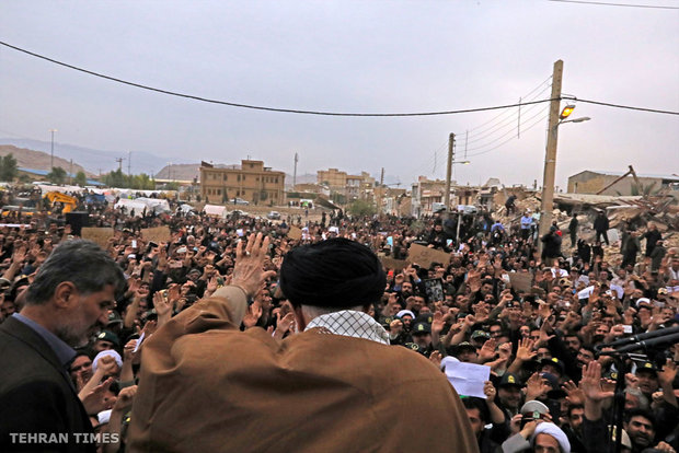 Ayatollah Khamenei inspects quake-hit Sarpol-e Zahab