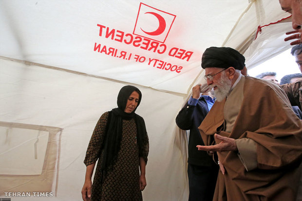 Ayatollah Khamenei inspects quake-hit Sarpol-e Zahab