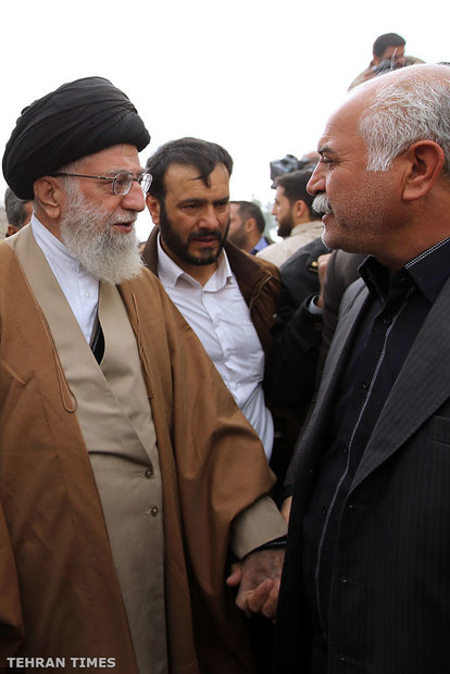 Ayatollah Khamenei inspects quake-hit Sarpol-e Zahab