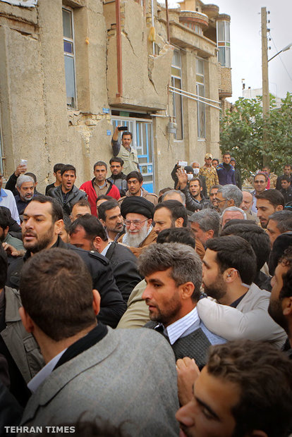 Ayatollah Khamenei inspects quake-hit Sarpol-e Zahab