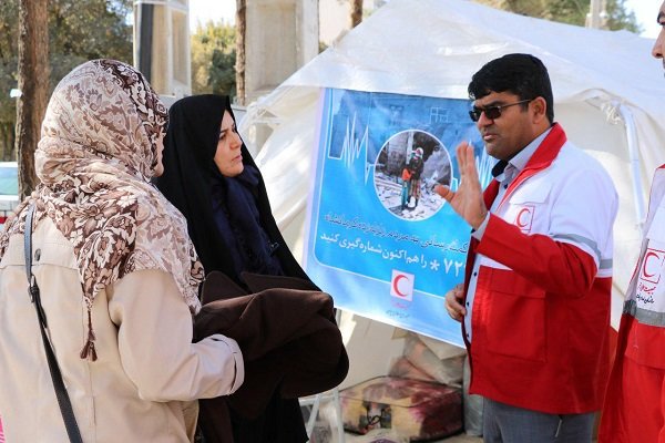 امدادرسانی هلال احمر همدان به ۲۷۰۰ خانوار در زلزله کرمانشاه