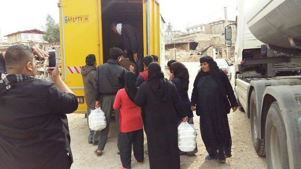 فعالیت موکب‌های ۲۰ استان درمناطق زلزله‌زده/ طبخ ۷۰ هزار پرس غذا