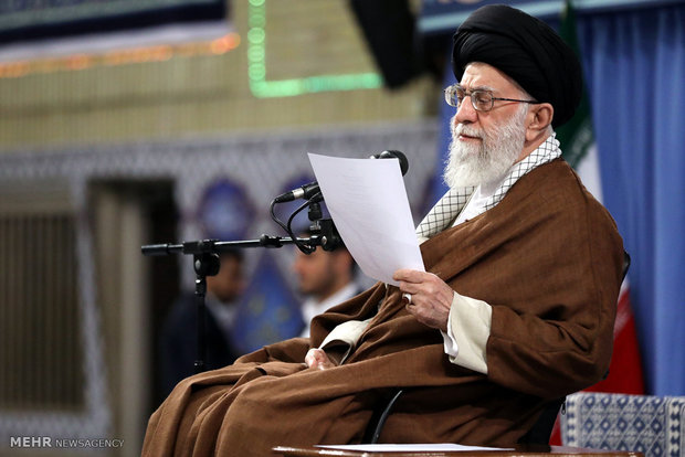 قائد الثورة الإسلامية يستقبل حشدا من التعبئة الشعبية