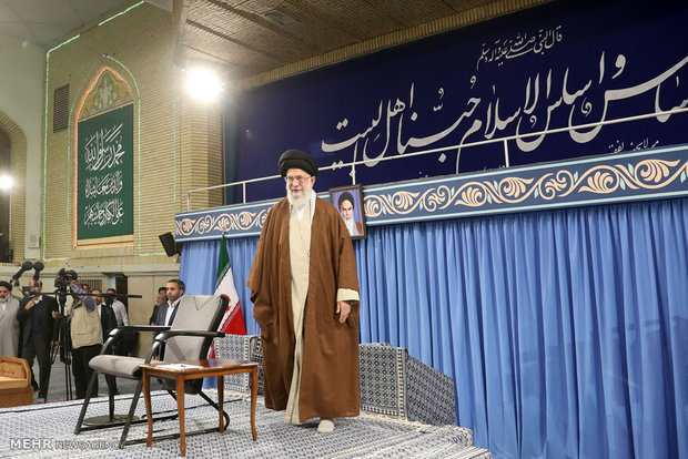 Leader receives participants at Ahl al-Bayt world summit