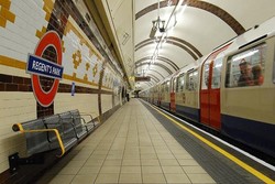 پلیس یک ایستگاه مترو در مرکز لندن را بست