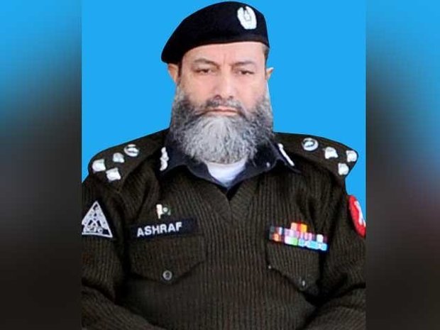 پاکستان میں وہابی دہشت گردوں کے حملے میں ایڈیشنل آئی جی  محافظ سمیت جاں بحق