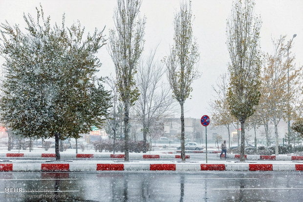 1st autumn snow covers Tabriz