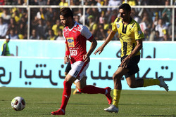 دیدار تیم های فوتبال پرسپولیس و پارس جنوبی جم