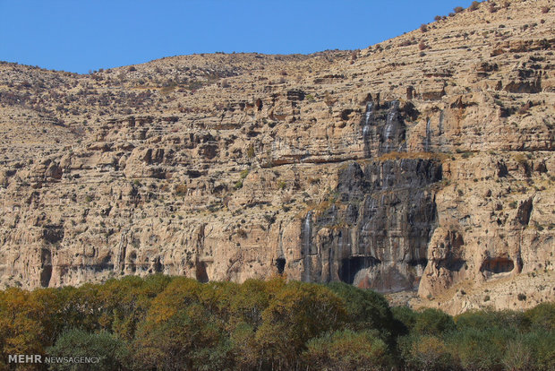 طبیعت پاییزی روستای دشت ارژن