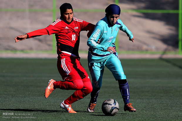 İran'daki kadınlar futbolundan kareler