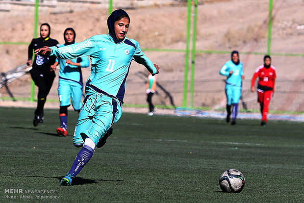 İran'daki kadınlar futbolundan kareler