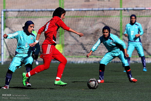 İran'daki kadınlar futbolundan kareler