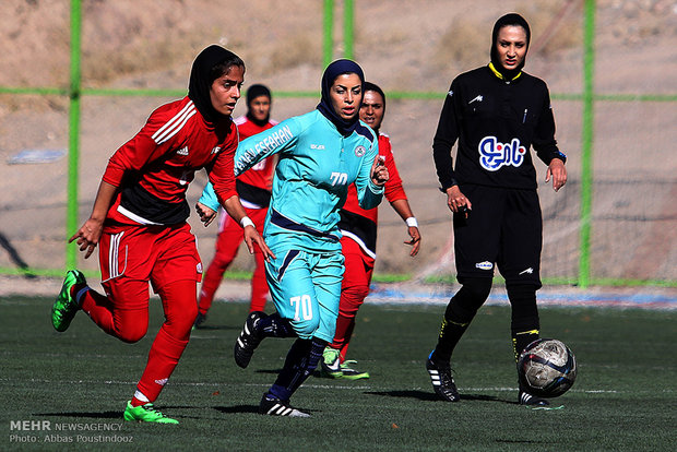 İran'daki kadınlar futbolundan kareler