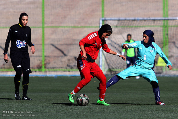 İran'daki kadınlar futbolundan kareler