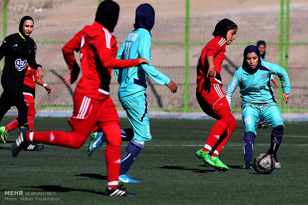 İran'daki kadınlar futbolundan kareler