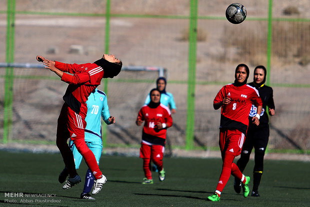 İran'daki kadınlar futbolundan kareler