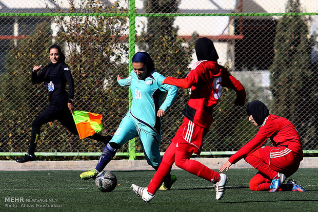 İran'daki kadınlar futbolundan kareler