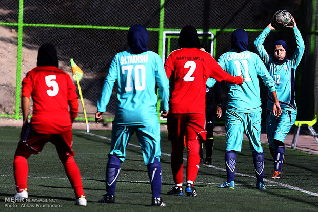 İran'daki kadınlar futbolundan kareler