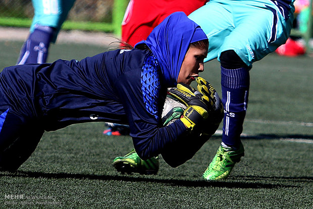 İran'daki kadınlar futbolundan kareler