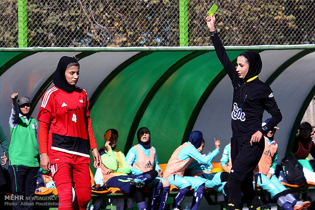 İran'daki kadınlar futbolundan kareler