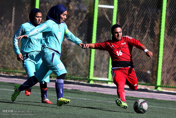 İran'daki kadınlar futbolundan kareler