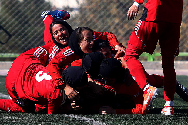 İran'daki kadınlar futbolundan kareler