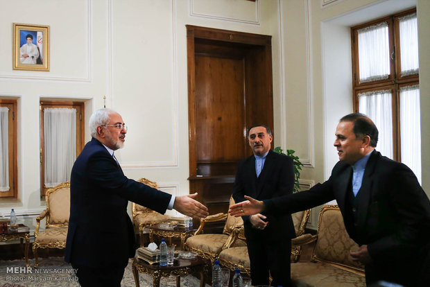 Zarif meets with Latvian amb., Afghan deputy FM