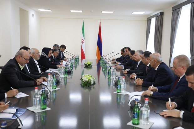 Iran, Armenia call for closer economic coop.