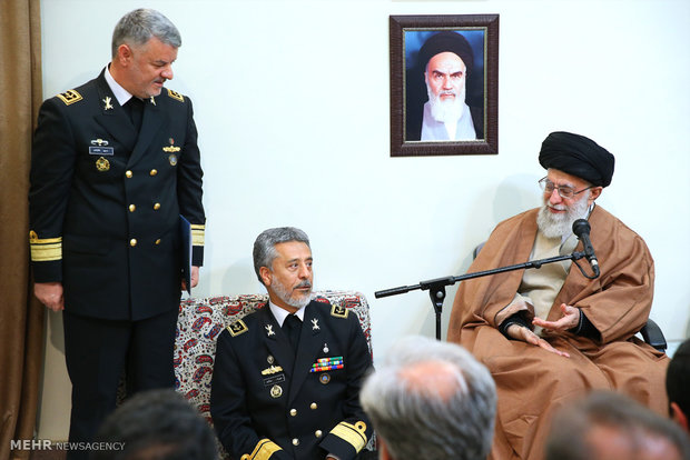 قائد الثورة الاسلامية يستقبل قادة القوة البحرية للجيش 