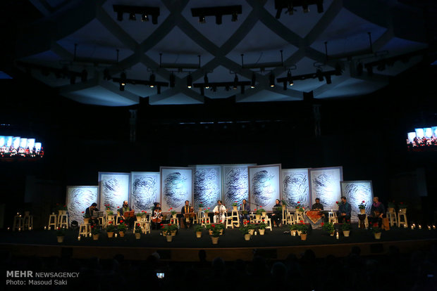 Homay holds benefit concert for quake-hit people