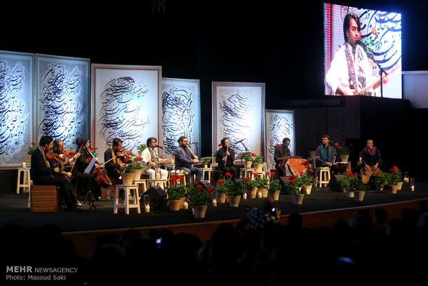 Homay holds benefit concert for quake-hit people