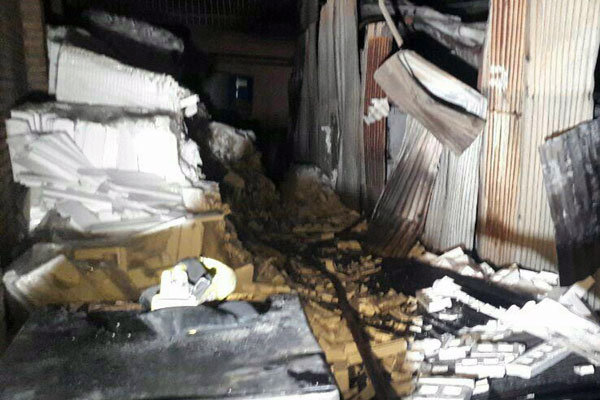 آتش سوزی سوله ۸۰۰ متری کارخانه لوازم خانگی چهاردانگه